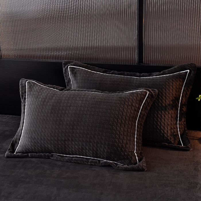 91家纺网 家纺一手货源 找家纺 印季家纺 2025新款华夫格三角格牛奶绒四件套 深灰