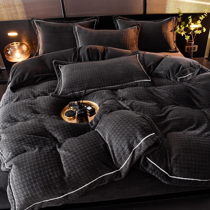 91家纺网 家纺一手货源 找家纺 印季家纺 2025新款华夫格三角格牛奶绒四件套 深灰