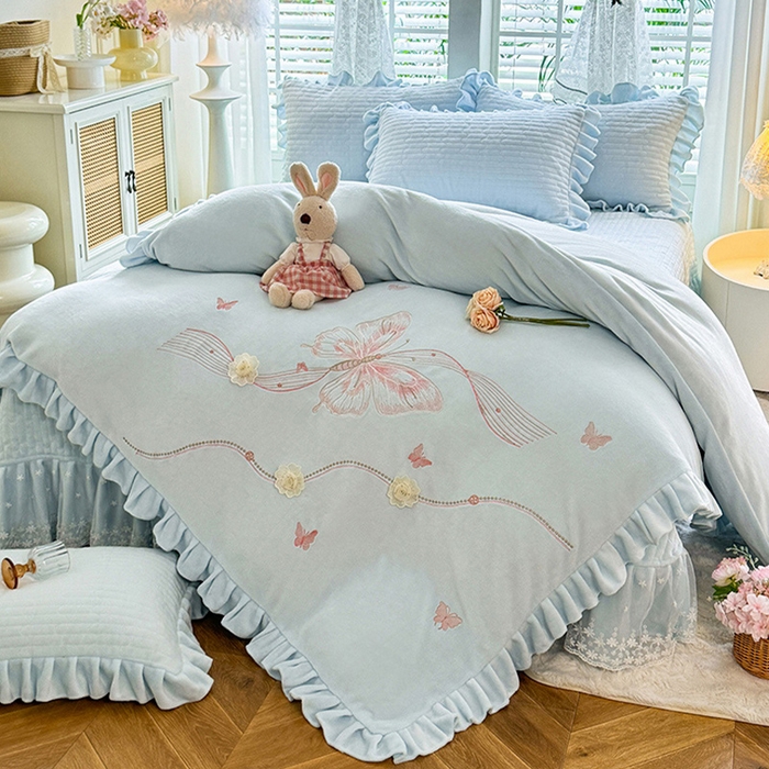 91家纺网 家纺一手货源 找家纺 （总）唐人居 2025新款高克重牛奶绒花边夹棉四件套-蝴蝶纷飞