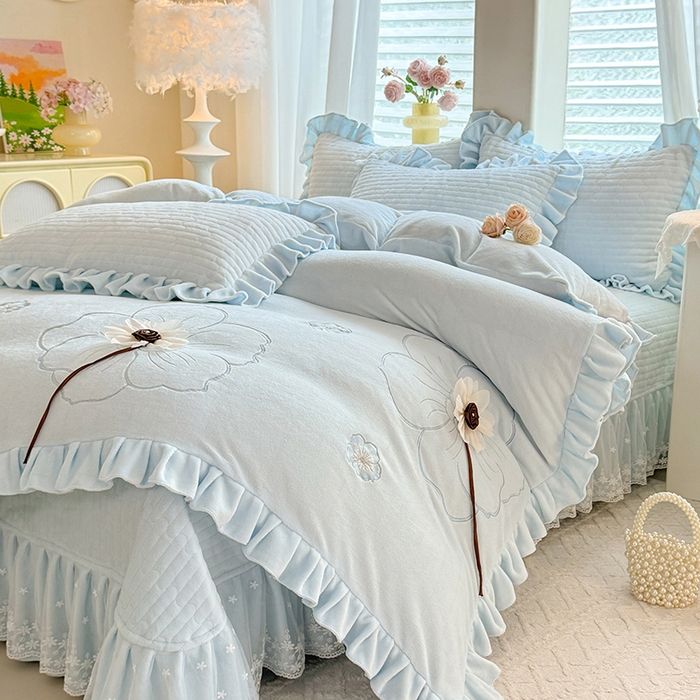 91家纺网 家纺一手货源 找家纺 唐人居 2025新款高克重牛奶绒立体绣花床盖四件套-芬芳 芬芳-浅蓝
