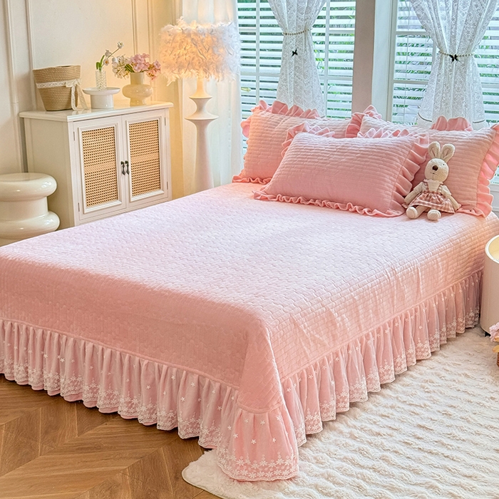 91家纺网 家纺一手货源 找家纺 唐人居 2025新款高克重牛奶绒立体绣花床盖四件套-芬芳 芬芳-粉色