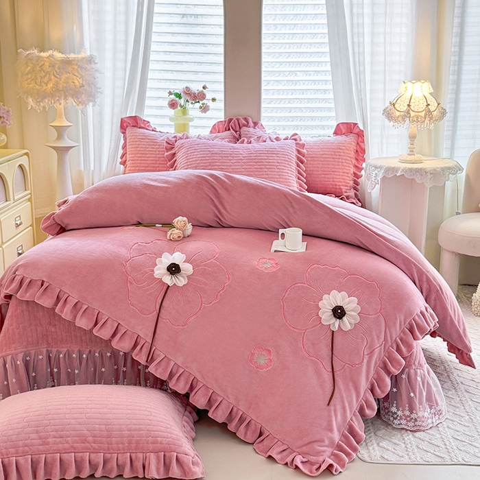 91家纺网 家纺一手货源 找家纺 唐人居 2025新款高克重牛奶绒立体绣花床盖四件套-芬芳 芬芳-豆沙