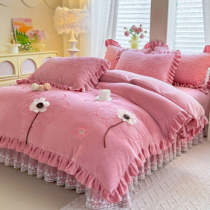 91家纺网 家纺一手货源 找家纺 唐人居 2025新款高克重牛奶绒立体绣花床盖四件套-芬芳 芬芳-豆沙