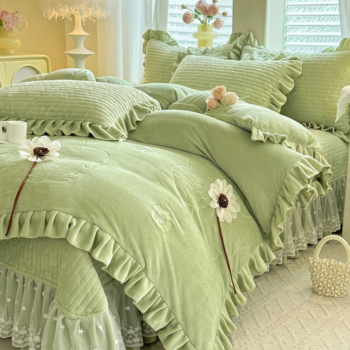 91家纺网 家纺一手货源 找家纺 唐人居 2025新款高克重牛奶绒立体绣花床盖四件套-芬芳 芬芳-草绿