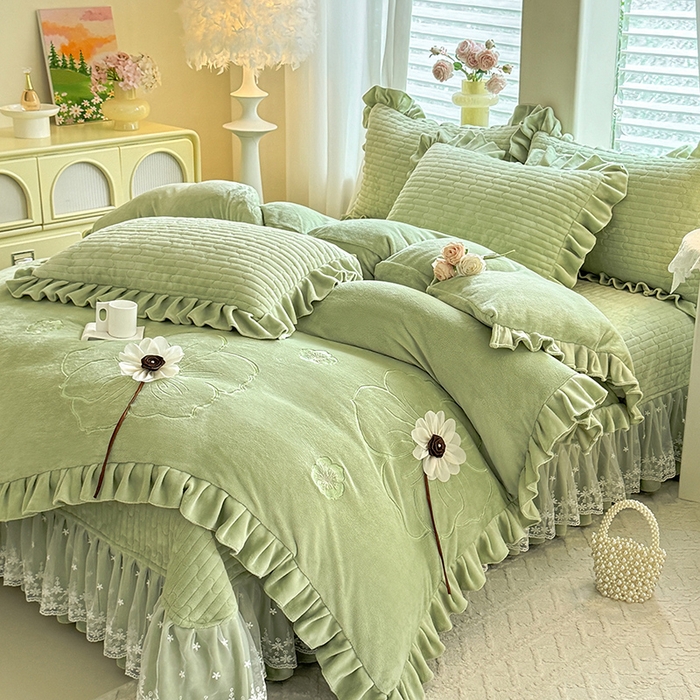 91家纺网 家纺一手货源 找家纺 唐人居 2025新款高克重牛奶绒立体绣花床盖四件套-芬芳 芬芳-草绿