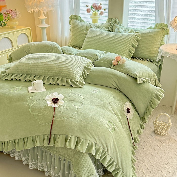 91家纺网 家纺一手货源 找家纺 唐人居 2025新款高克重牛奶绒立体绣花床盖四件套-芬芳 芬芳-草绿