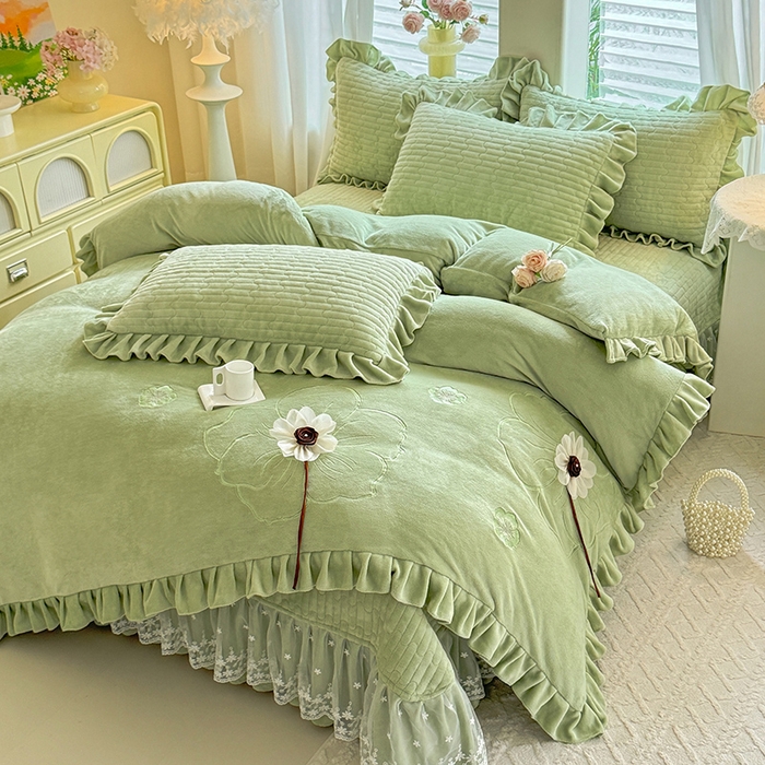 91家纺网 家纺一手货源 找家纺 唐人居 2025新款高克重牛奶绒立体绣花床盖四件套-芬芳 芬芳-草绿