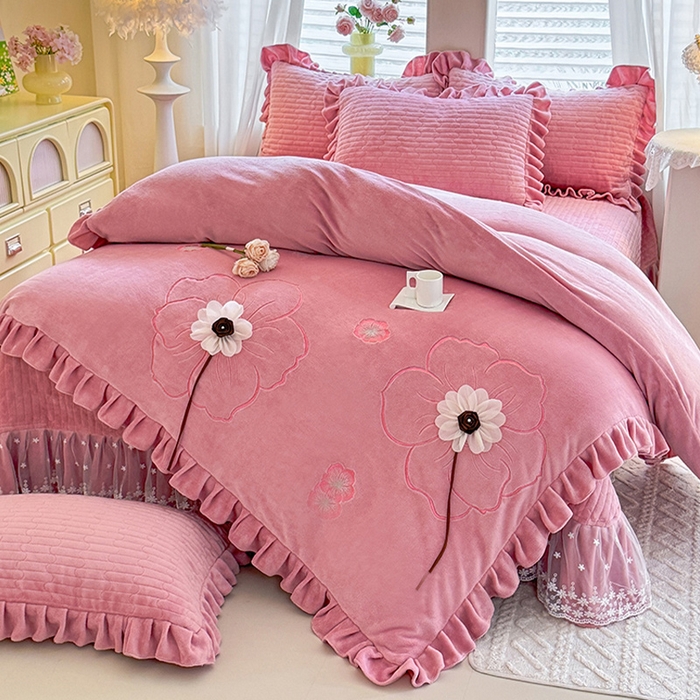 91家纺网 家纺一手货源 找家纺 唐人居 2025新款高克重牛奶绒立体绣花床盖四件套-芬芳 芬芳-豆沙