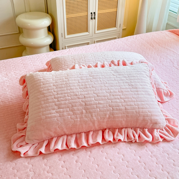 91家纺网 家纺一手货源 找家纺 唐人居 2025新款高克重牛奶绒立体绣花床盖四件套-芬芳 芬芳-粉色