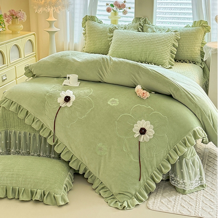 91家纺网 家纺一手货源 找家纺 唐人居 2025新款高克重牛奶绒立体绣花床盖四件套-芬芳 芬芳-草绿
