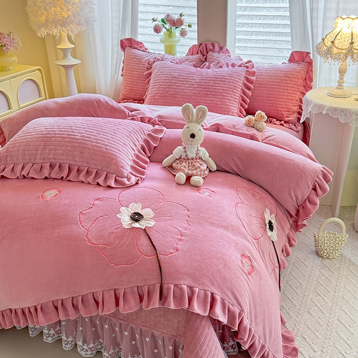 91家纺网 家纺一手货源 找家纺 唐人居 2025新款高克重牛奶绒立体绣花床盖四件套-芬芳 芬芳-豆沙