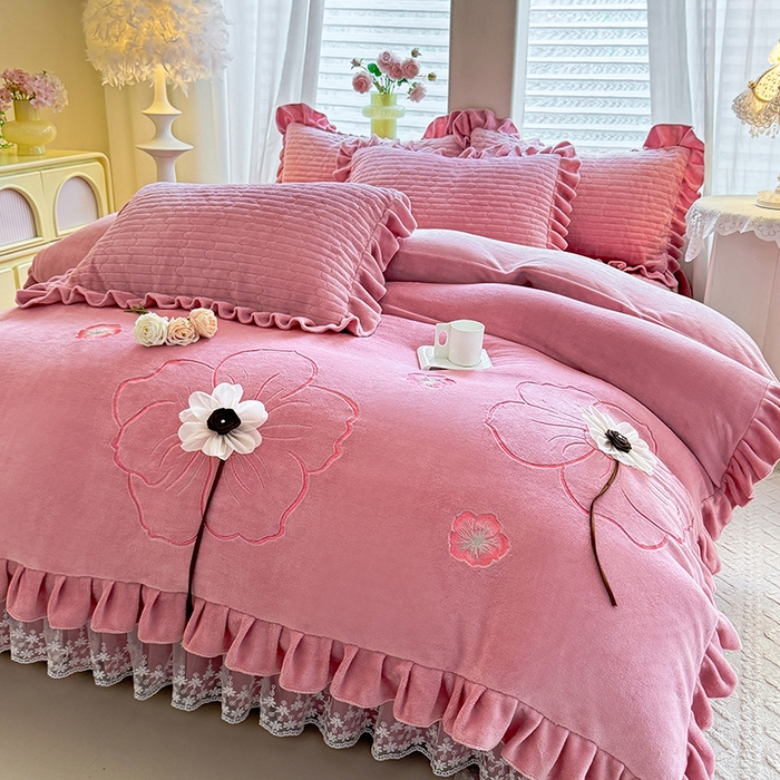 91家纺网 家纺一手货源 找家纺 唐人居 2025新款高克重牛奶绒立体绣花床盖四件套-芬芳 芬芳-豆沙