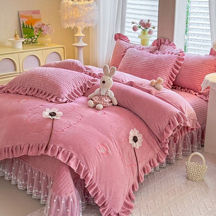 91家纺网 家纺一手货源 找家纺 唐人居 2025新款高克重牛奶绒立体绣花床盖四件套-芬芳 芬芳-豆沙