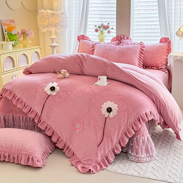 91家纺网 家纺一手货源 找家纺 唐人居 2025新款高克重牛奶绒立体绣花床盖四件套-芬芳 芬芳-豆沙