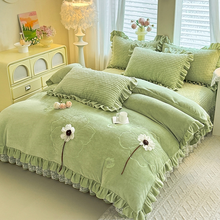 91家纺网 家纺一手货源 找家纺 唐人居 2025新款高克重牛奶绒立体绣花床盖四件套-芬芳 芬芳-草绿
