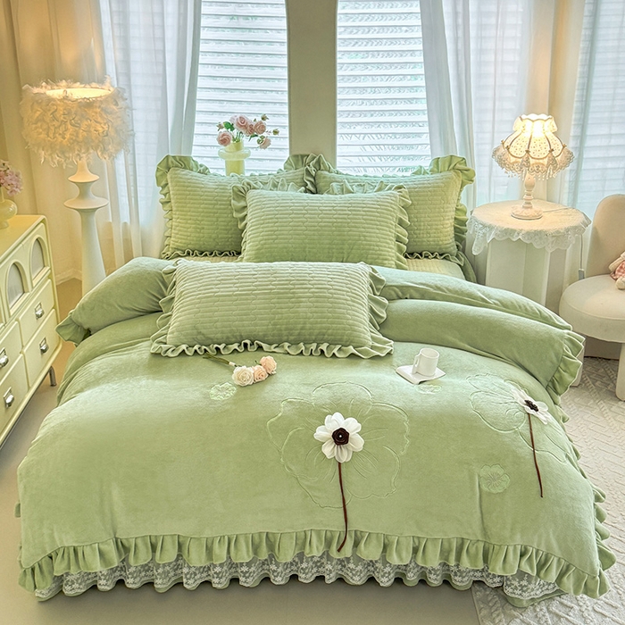 91家纺网 家纺一手货源 找家纺 唐人居 2025新款高克重牛奶绒立体绣花床盖四件套-芬芳 芬芳-草绿