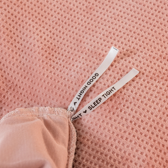 91家纺网 家纺一手货源 找家纺 印季家纺 2025新款华夫格牛奶绒花边四件套 豆沙-灰