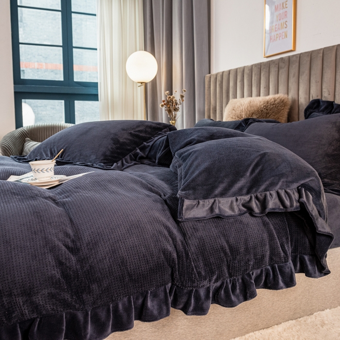 91家纺网 家纺一手货源 找家纺 （总）印季家纺 2025新款华夫格牛奶绒花边四件套