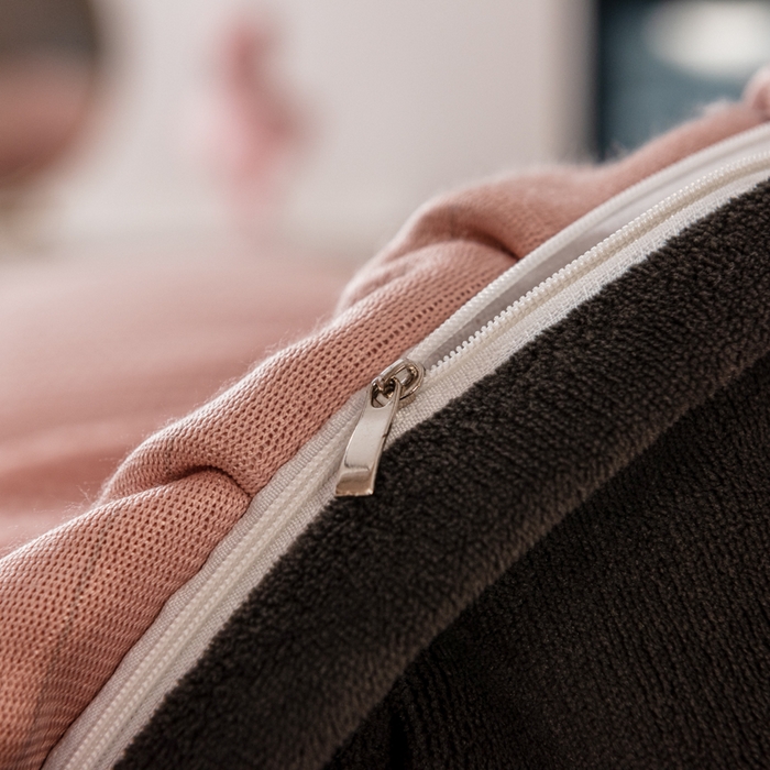 91家纺网 家纺一手货源 找家纺 印季家纺 2025新款华夫格牛奶绒花边四件套 豆沙-灰