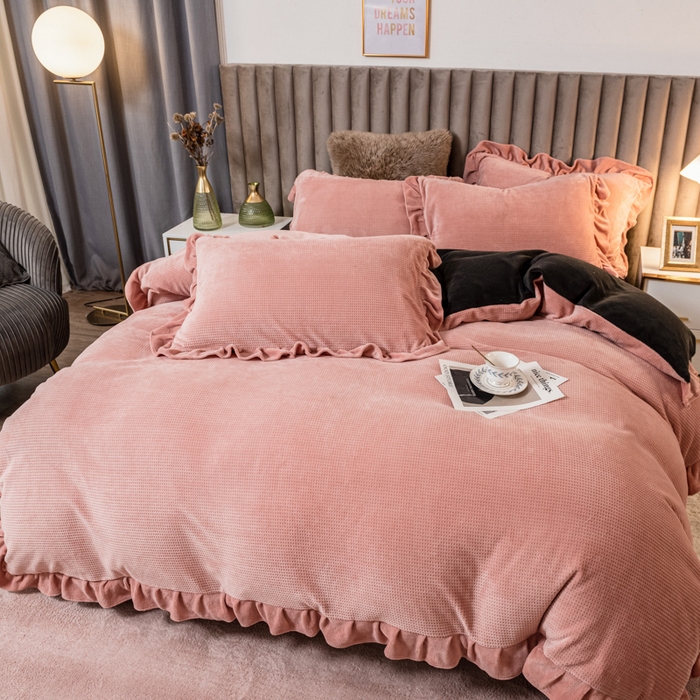 91家纺网 家纺一手货源 找家纺 印季家纺 2025新款华夫格牛奶绒花边四件套 豆沙-灰