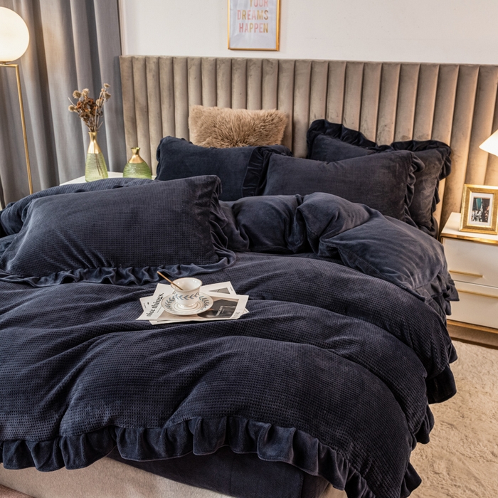 91家纺网 家纺一手货源 找家纺 印季家纺 2025新款华夫格牛奶绒花边四件套 宝蓝