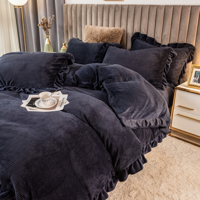 91家纺网 家纺一手货源 找家纺 印季家纺 2025新款华夫格牛奶绒花边四件套 宝蓝