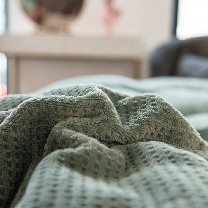 91家纺网 家纺一手货源 找家纺 印季家纺 2025新款华夫格牛奶绒花边四件套 湖绿