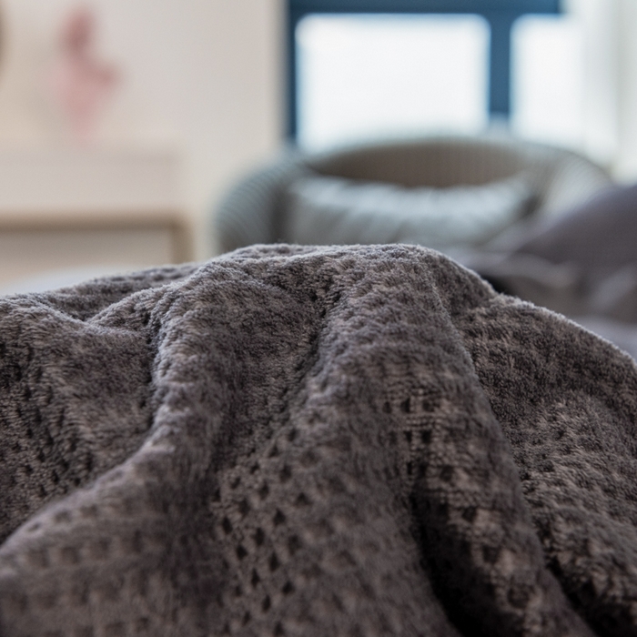 91家纺网 家纺一手货源 找家纺 印季家纺 2025新款华夫格牛奶绒花边四件套 紫灰