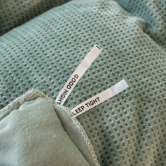 91家纺网 家纺一手货源 找家纺 印季家纺 2025新款华夫格牛奶绒花边四件套 湖绿