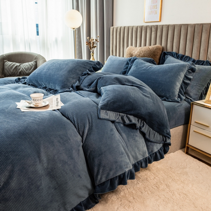 91家纺网 家纺一手货源 找家纺 印季家纺 2025新款华夫格牛奶绒花边四件套 蓝灰