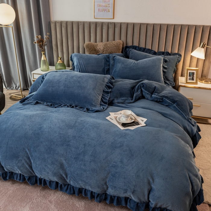 91家纺网 家纺一手货源 找家纺 印季家纺 2025新款华夫格牛奶绒花边四件套 蓝灰