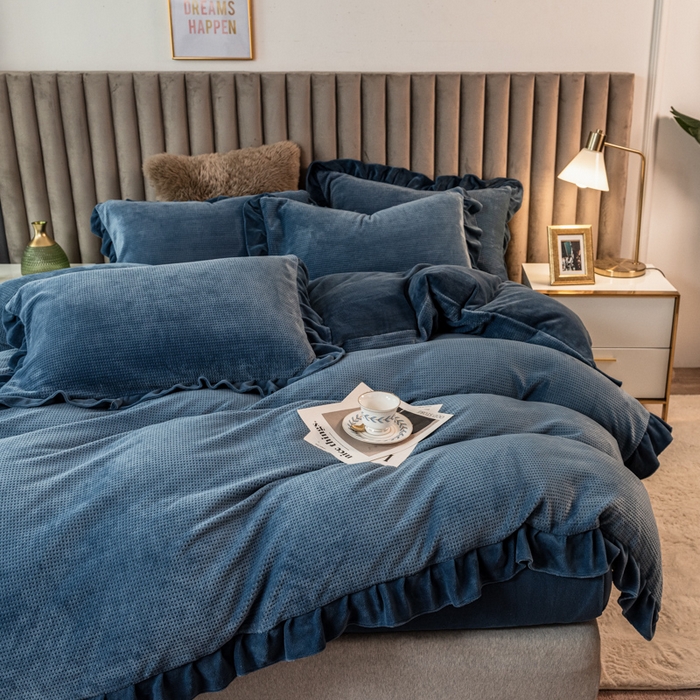 91家纺网 家纺一手货源 找家纺 印季家纺 2025新款华夫格牛奶绒花边四件套 蓝灰