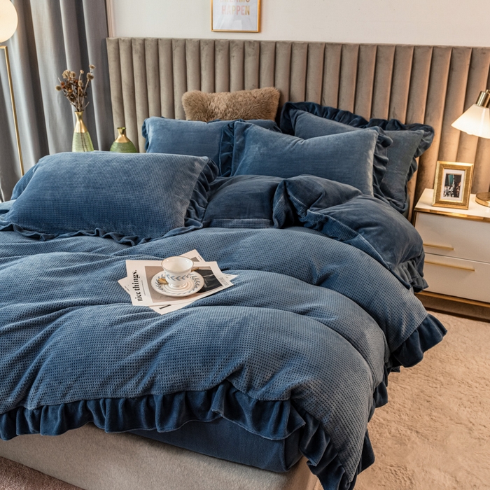 91家纺网 家纺一手货源 找家纺 印季家纺 2025新款华夫格牛奶绒花边四件套 蓝灰