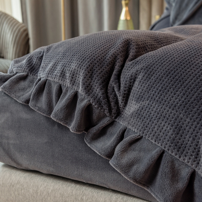 91家纺网 家纺一手货源 找家纺 印季家纺 2025新款华夫格牛奶绒花边四件套 紫灰