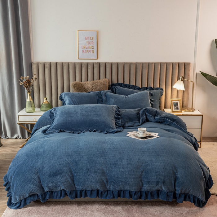 91家纺网 家纺一手货源 找家纺 印季家纺 2025新款华夫格牛奶绒花边四件套 蓝灰