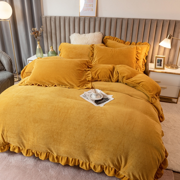 91家纺网 家纺一手货源 找家纺 印季家纺 2025新款华夫格牛奶绒花边四件套 姜黄