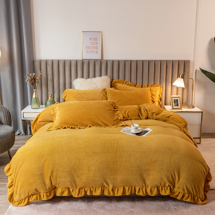 91家纺网 家纺一手货源 找家纺 印季家纺 2025新款华夫格牛奶绒花边四件套 姜黄