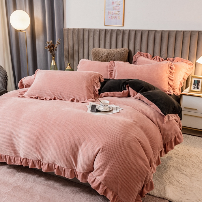 91家纺网 家纺一手货源 找家纺 印季家纺 2025新款华夫格牛奶绒花边四件套 豆沙-灰