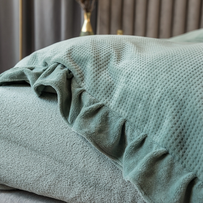 91家纺网 家纺一手货源 找家纺 印季家纺 2025新款华夫格牛奶绒花边四件套 湖绿