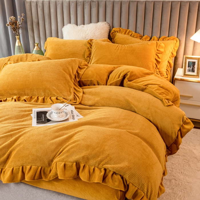 91家纺网 家纺一手货源 找家纺 印季家纺 2025新款华夫格牛奶绒花边四件套 姜黄