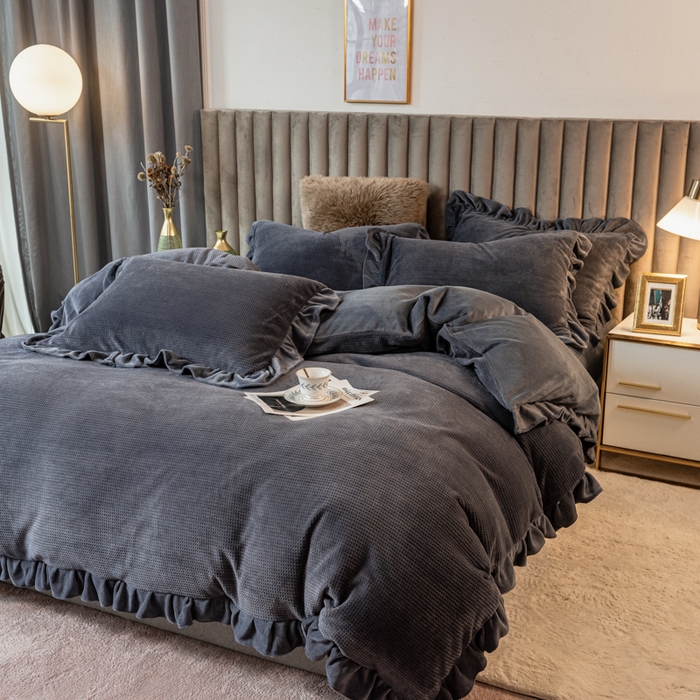 91家纺网 家纺一手货源 找家纺 印季家纺 2025新款华夫格牛奶绒花边四件套 紫灰