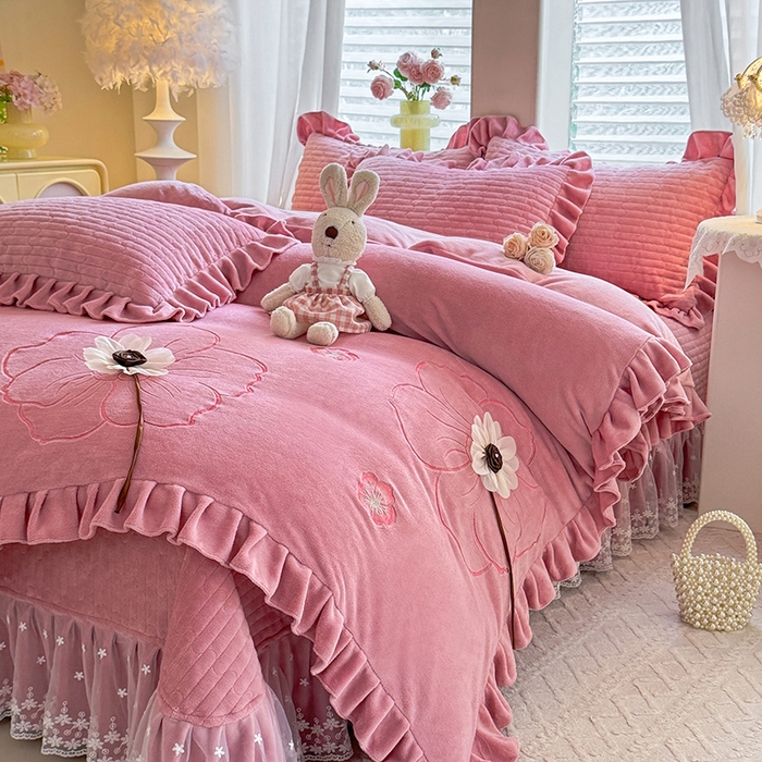 91家纺网 家纺一手货源 找家纺 唐人居 2025新款高克重牛奶绒立体绣花床盖四件套-芬芳 芬芳-豆沙