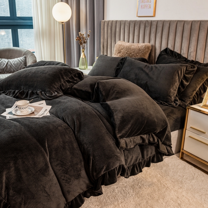 91家纺网 家纺一手货源 找家纺 印季家纺 2025新款华夫格牛奶绒花边四件套 深灰