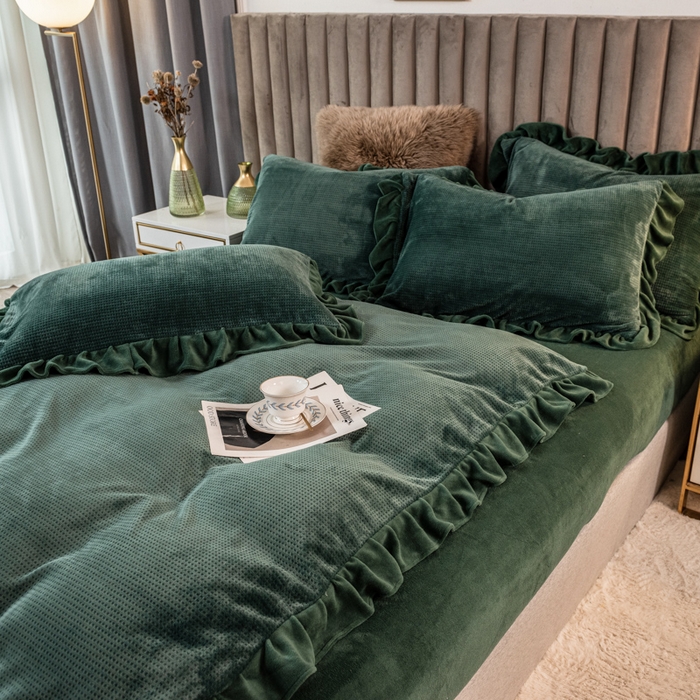 91家纺网 家纺一手货源 找家纺 印季家纺 2025新款华夫格牛奶绒花边四件套 墨绿