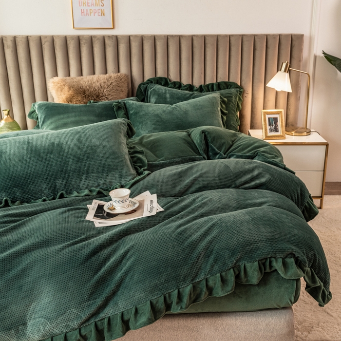 91家纺网 家纺一手货源 找家纺 印季家纺 2025新款华夫格牛奶绒花边四件套 墨绿