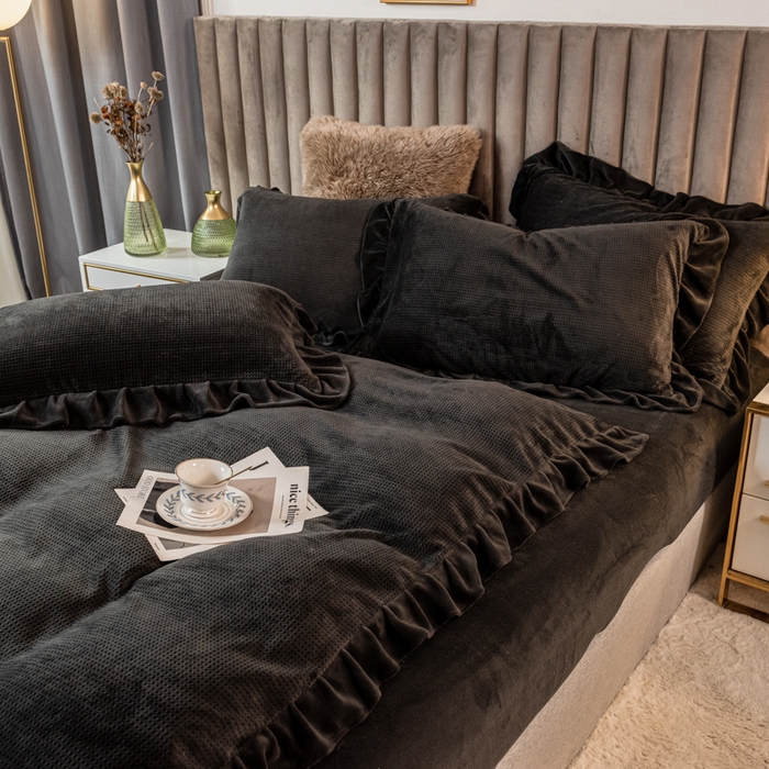 91家纺网 家纺一手货源 找家纺 印季家纺 2025新款华夫格牛奶绒花边四件套 深灰