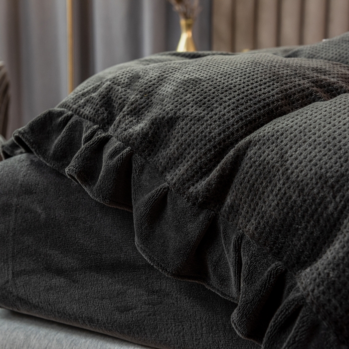 91家纺网 家纺一手货源 找家纺 印季家纺 2025新款华夫格牛奶绒花边四件套 深灰