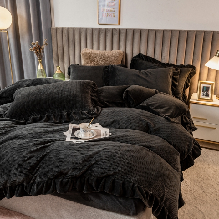 91家纺网 家纺一手货源 找家纺 印季家纺 2025新款华夫格牛奶绒花边四件套 深灰