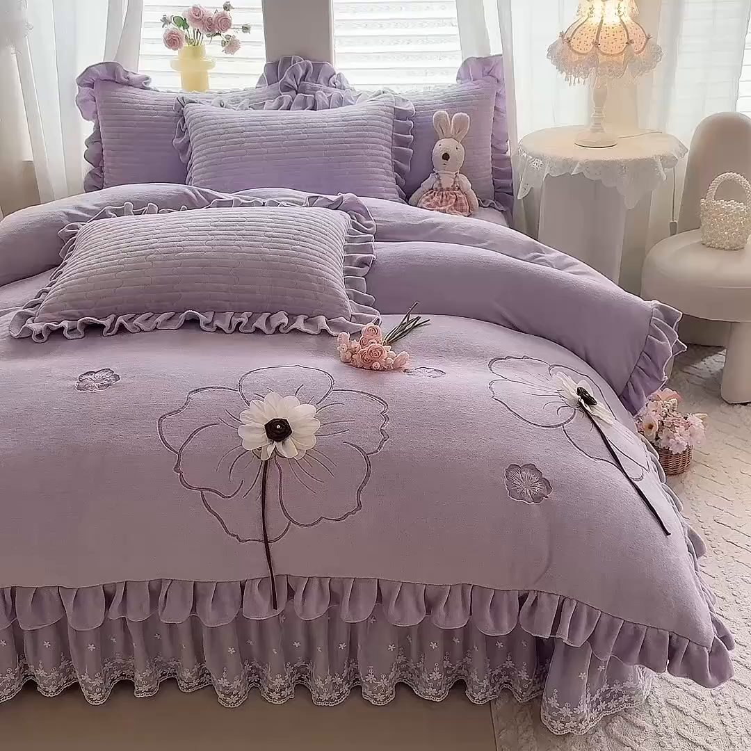 91家纺网 家纺一手货源 找家纺 唐人居 2025新款高克重牛奶绒立体绣花床盖四件套-芬芳 芬芳-浅紫