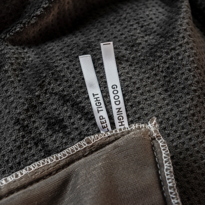 91家纺网 家纺一手货源 找家纺 印季家纺 2025新款华夫格牛奶绒花边四件套 深灰